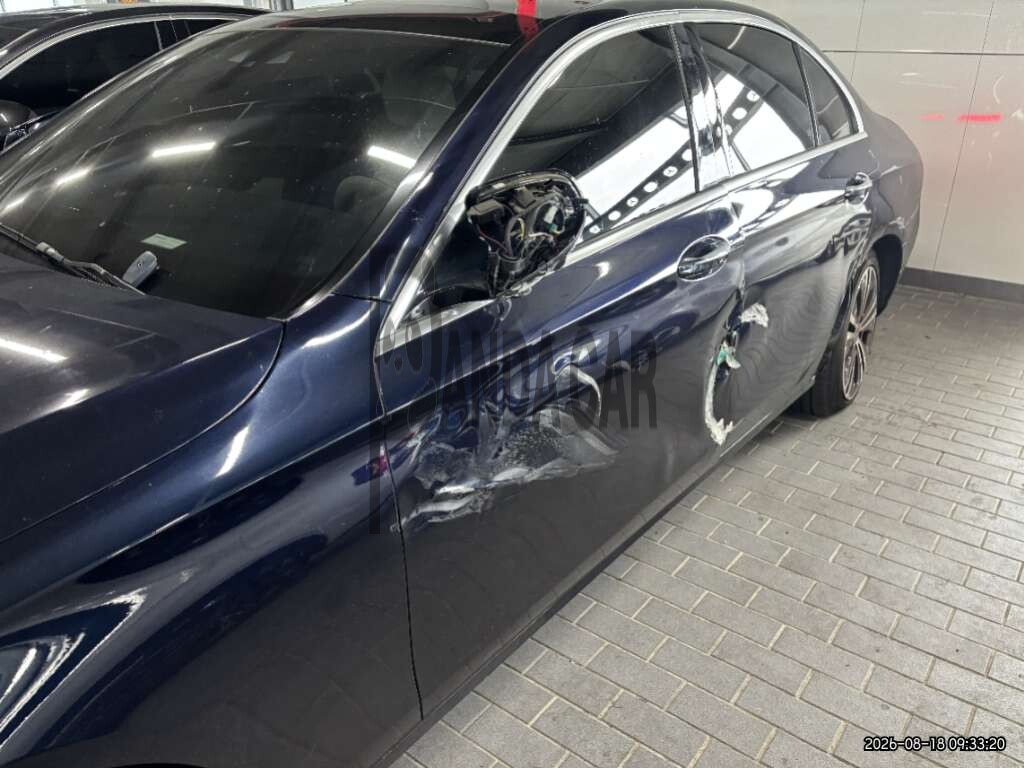 2022 Mercedes-Benz E250, photograph 3