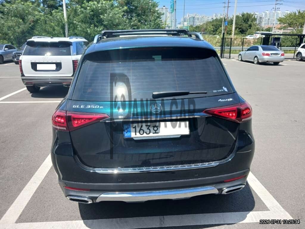 2021 Mercedes-Benz GLE350 e 4MATIC, photograph 3