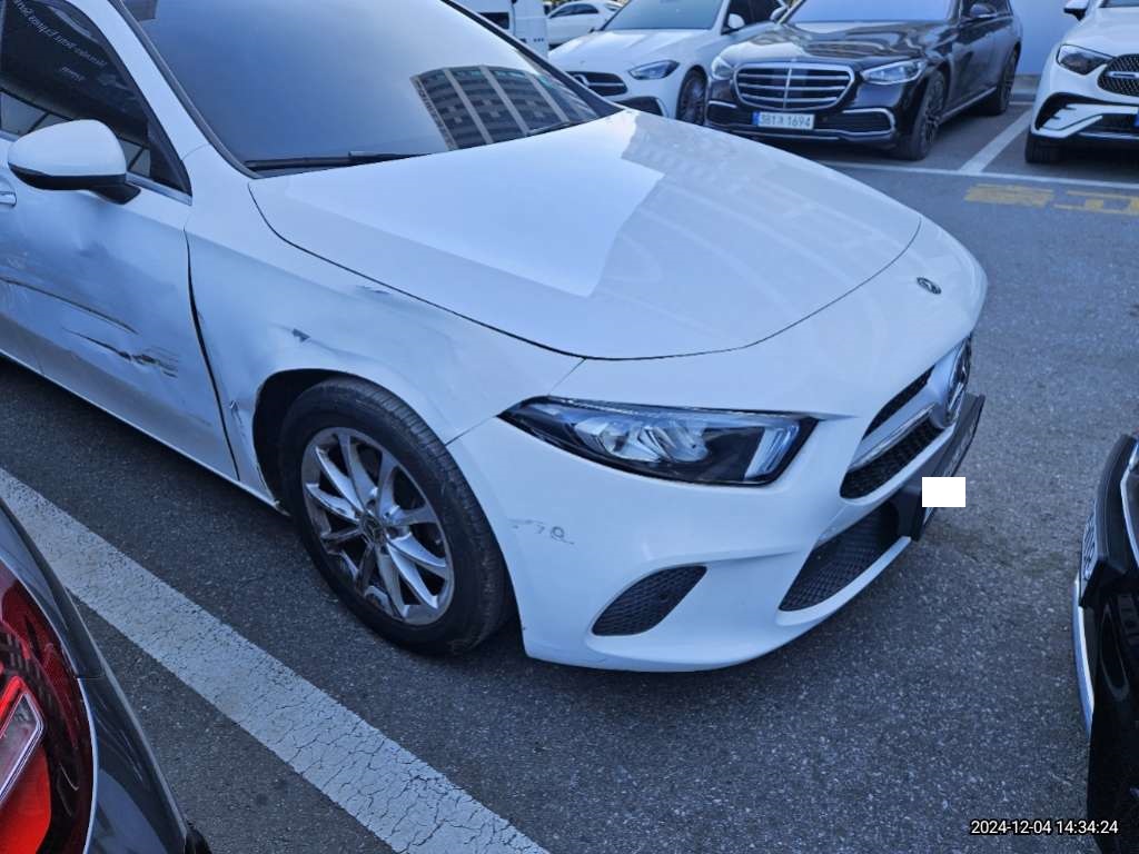 2020 Mercedes-Benz Benz A220 Sedan, photograph 4