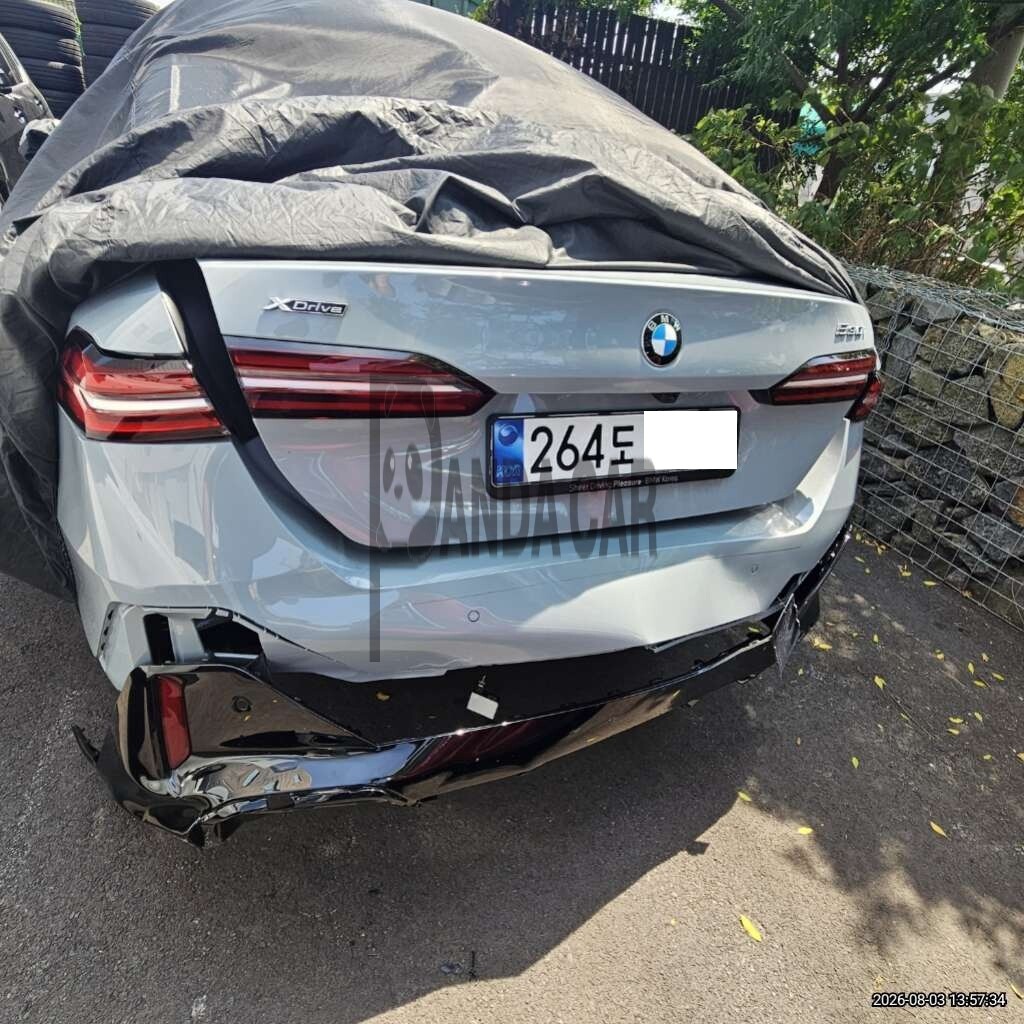 2026 BMW 530i xDrive, photograph 3