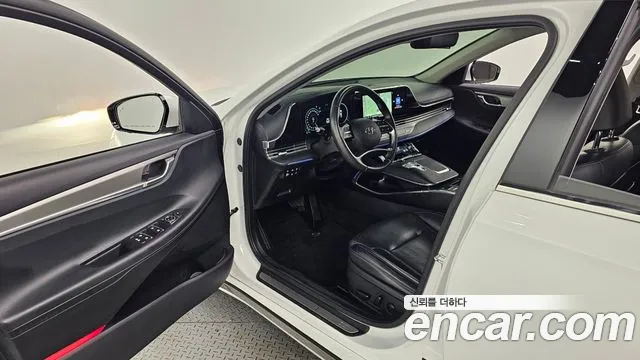 Hyundai Grandeur 2.5 — photo 1 of 20