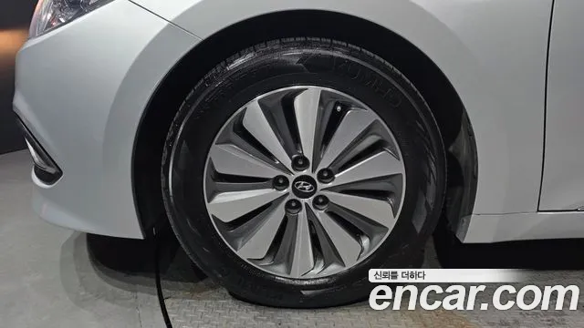 Hyundai Grandeur Premium — photo 1 of 20