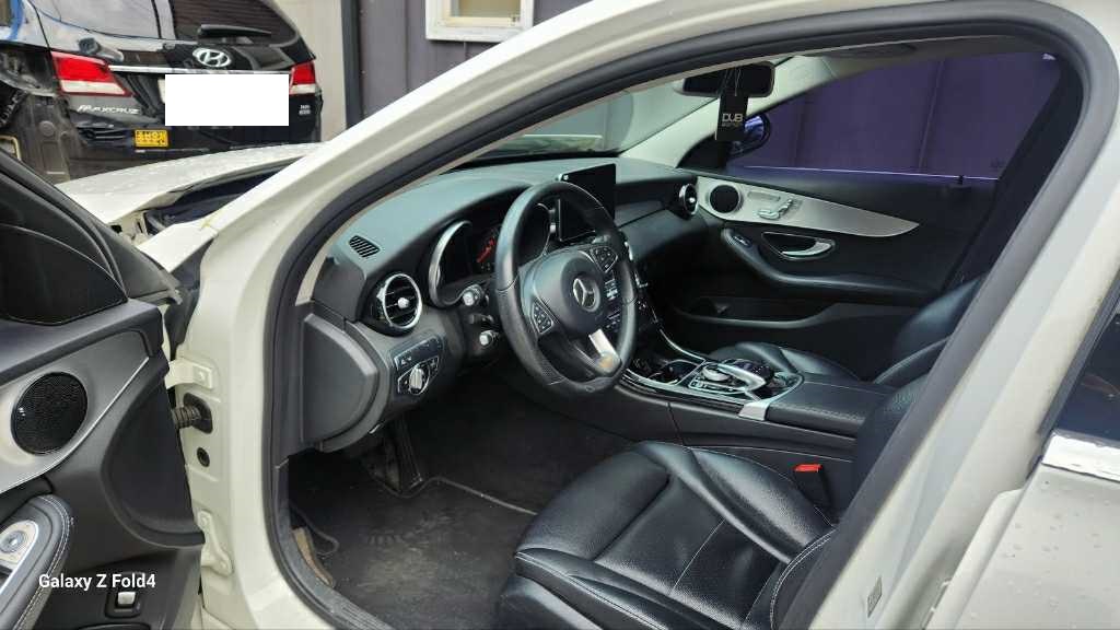 2017 Mercedes-Benz C200, photograph 5