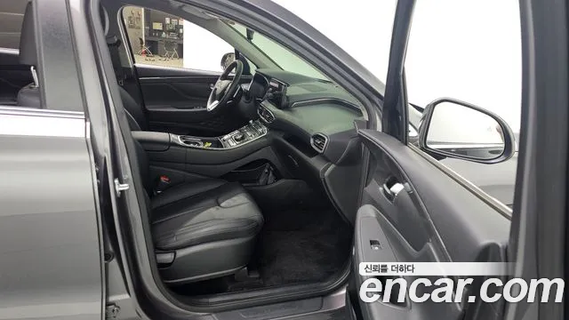 2023 Hyundai Santafe Diesel 2.2 4WD, photograph 4