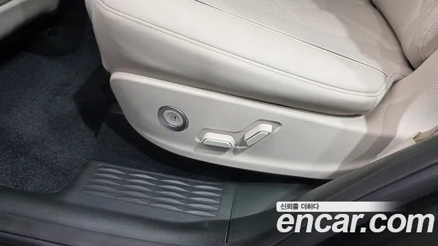 Genesis GV80 2.5T Gasoline AWD — photo 1 of 39