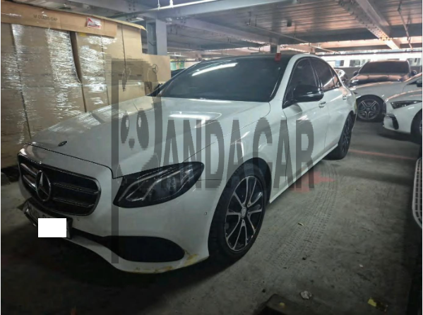 2017 Mercedes-Benz E220 d, photograph 1