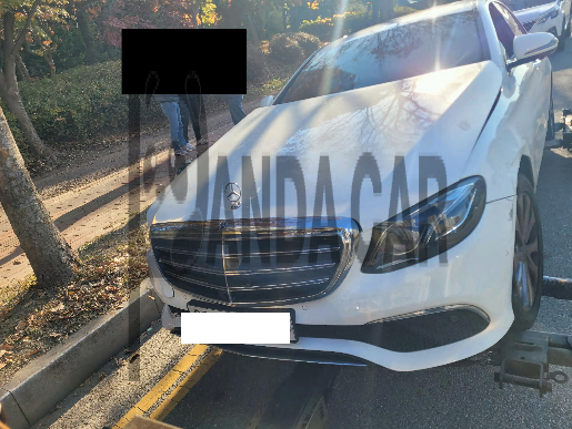 2020 Mercedes-Benz E 300 4MATIC, photograph 1