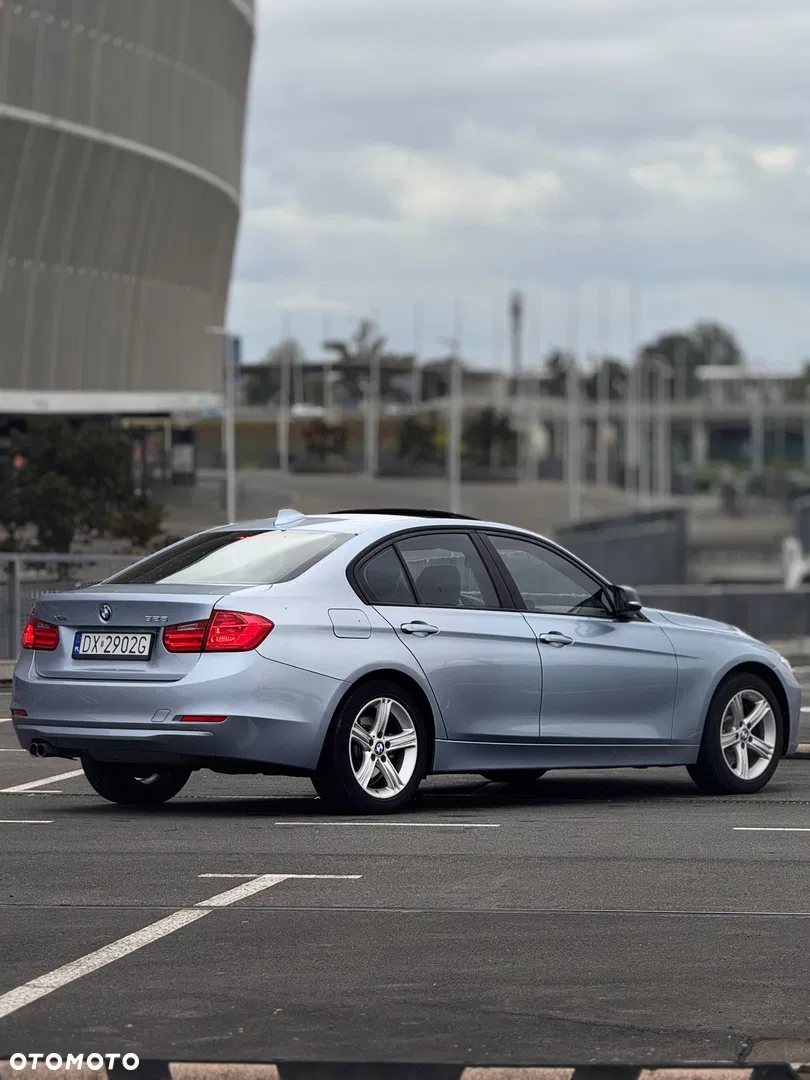 2014 BMW Seria 3, photograph 4