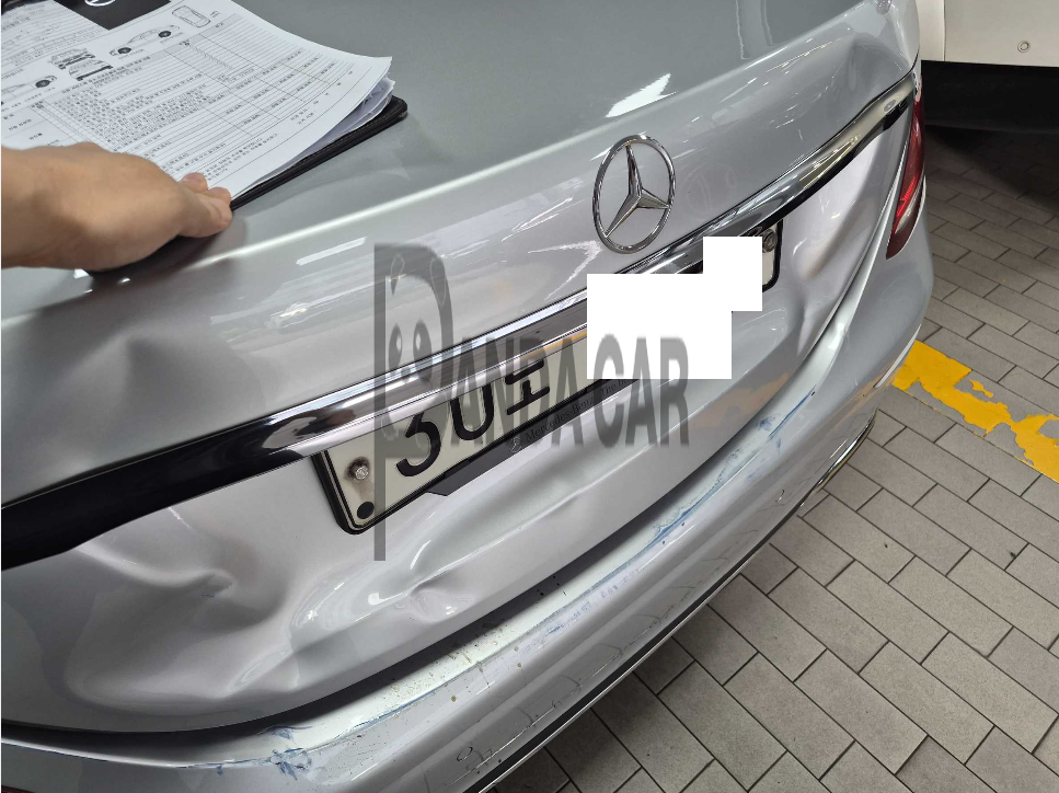 2019 Mercedes-Benz E300, photograph 3
