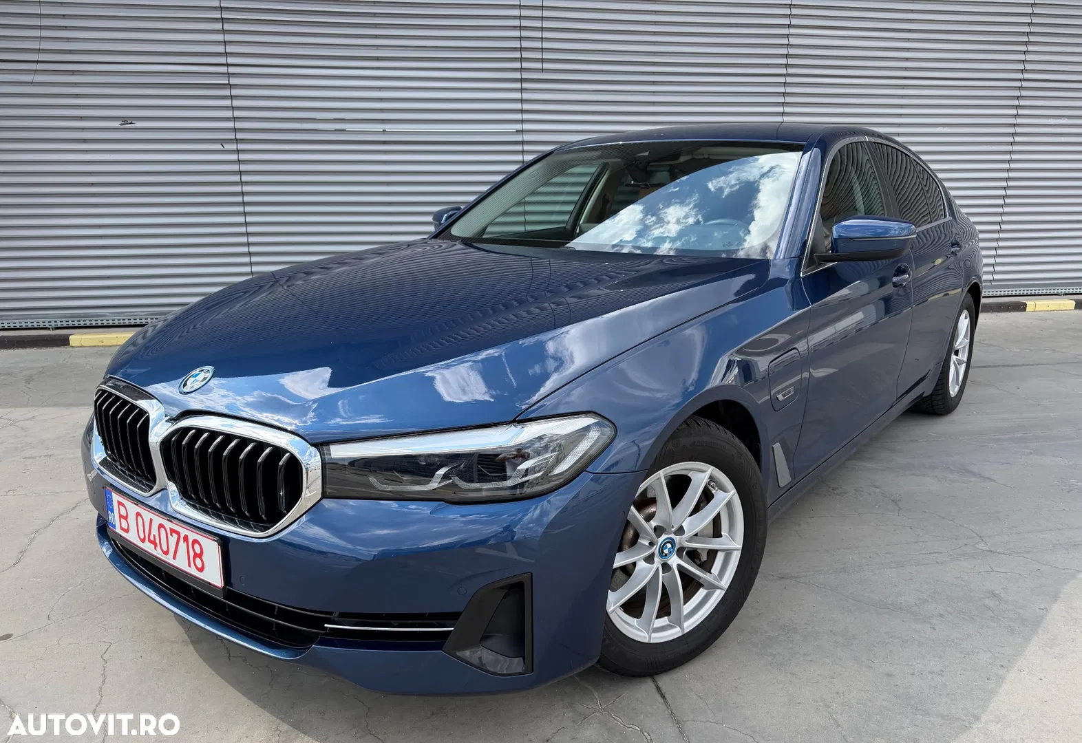 2022 BMW Seria 5 520e AT PHEV, photograph 1