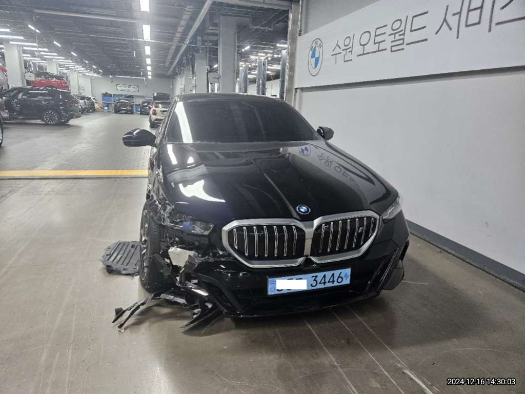 2024 BMW i5 eDrive40, photograph 1