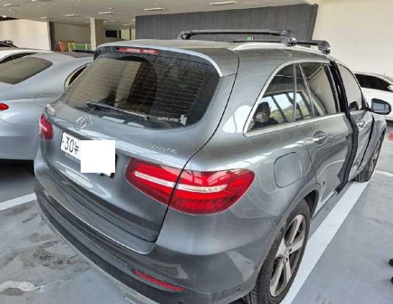 2017 Mercedes-Benz GLC220 d 4Matic, photograph 3