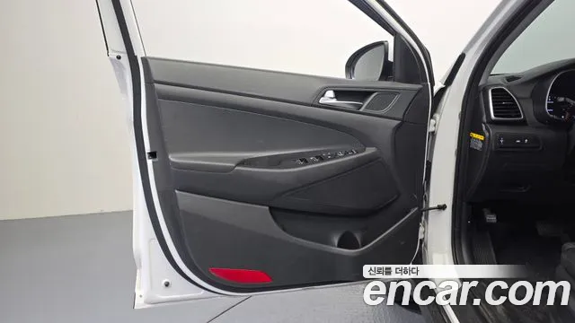 Hyundai Tucson Diesel 2.0 2WD — photo 1 of 30