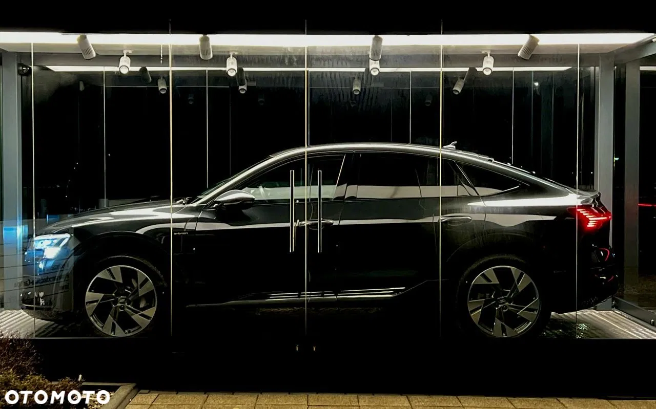 Audi e-tron Sportback — photo 1 of 20