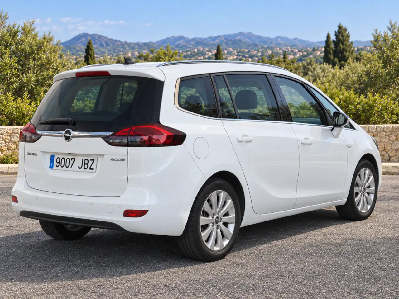 2015 Opel Zafira Tourer 1.6CDTi S/S Excellence 136, photograph 2