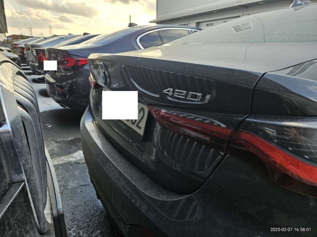 2022 BMW 420i Coupe, photograph 5