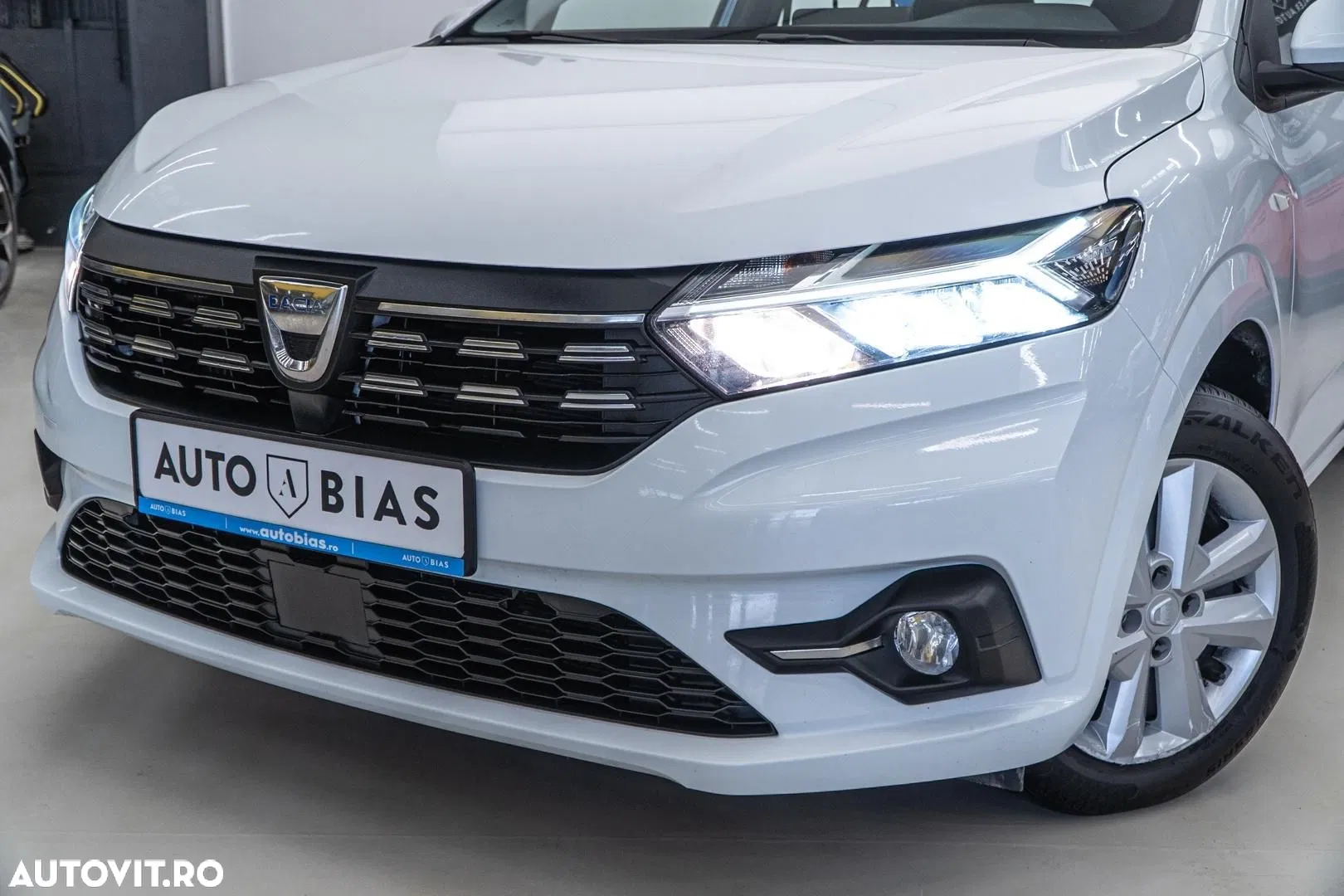 2021 Dacia Logan TCe 90 MT6 Prestige, photograph 10