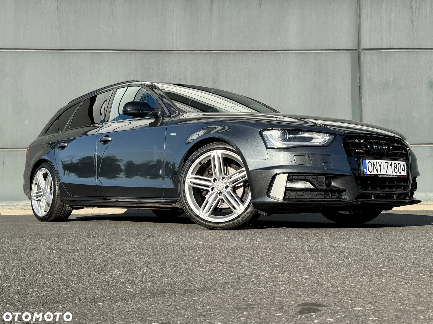 2015 Audi A4 Avant 2.0 TDI DPF clean diesel quattro S line Sportpaket, photograph 1