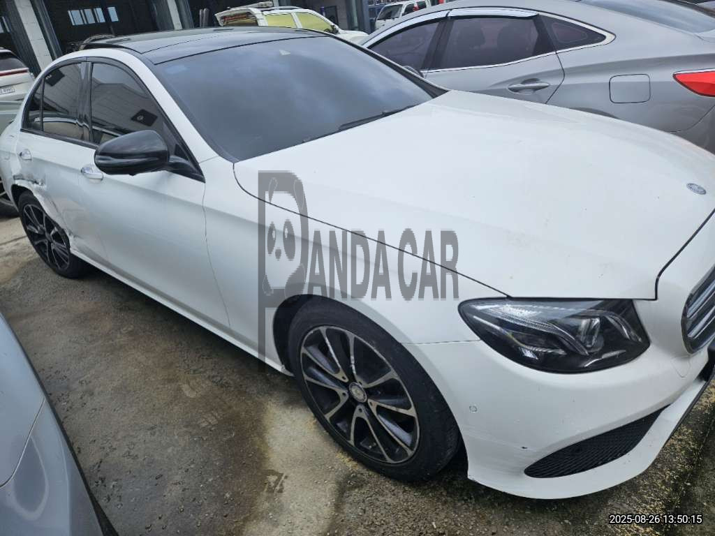 2017 Mercedes-Benz E300, photograph 5