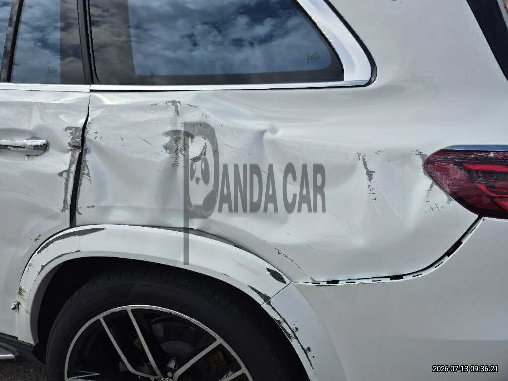 2025 Mercedes-Benz GLS 580 4MATIC, photograph 3