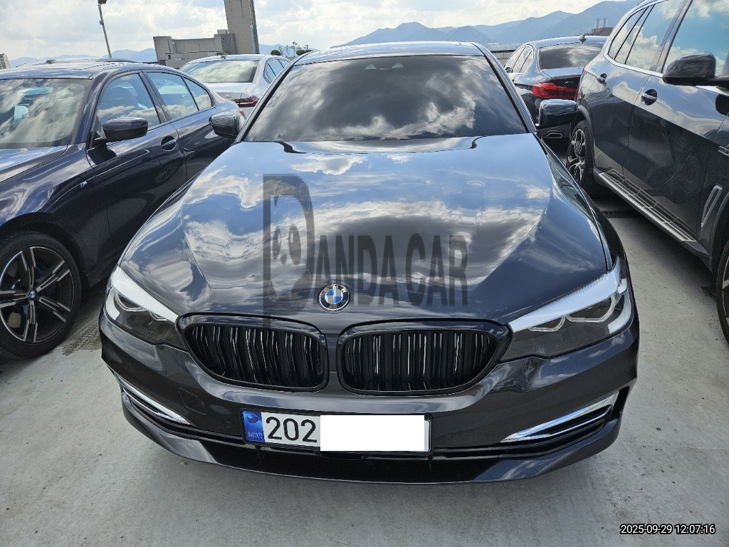 2018 BMW 520i, photograph 1