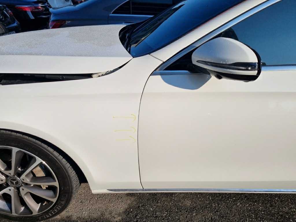 2019 Mercedes-Benz E300 4Matic, photograph 2