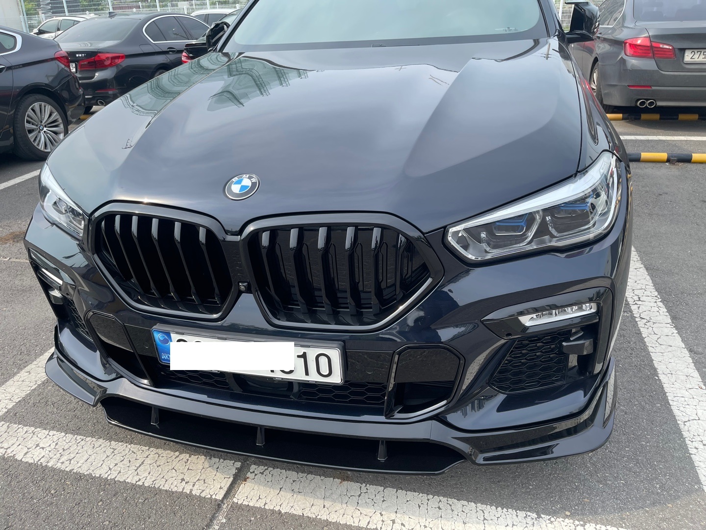 2021 BMW X6 xDrive40i, photograph 1