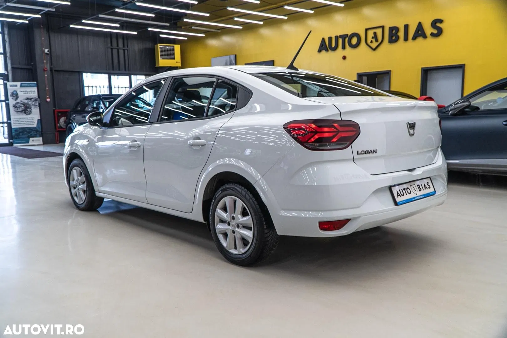 2021 Dacia Logan TCe 90 MT6 Prestige, photograph 5