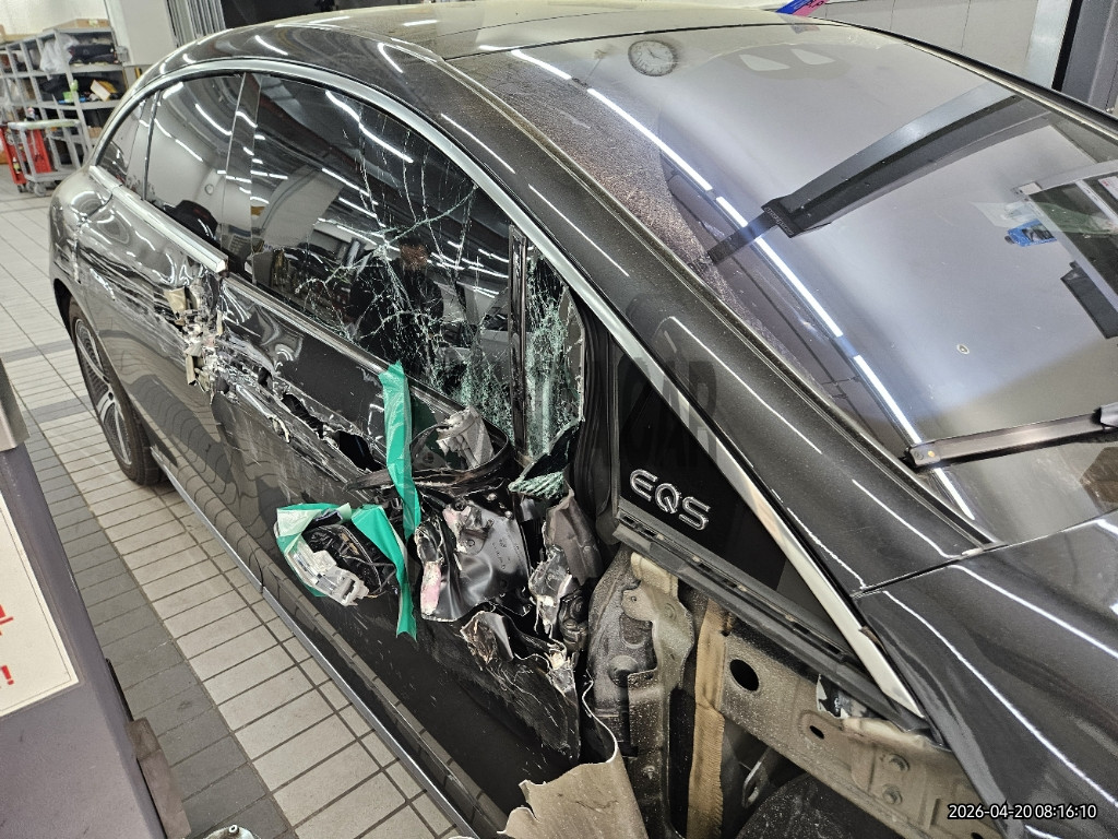 2022 Mercedes-Benz EQS450 +, photograph 4