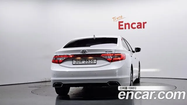 2014 Hyundai Grandeur HG240 Modern, photograph 12