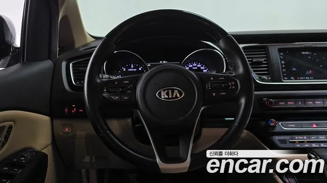Kia Canival 9-Seater Noblesse Special — photo 1 of 33