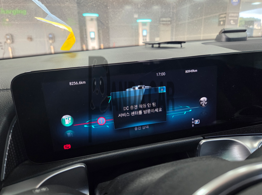 2022 Mercedes-Benz EQB300 4MATIC, photograph 4