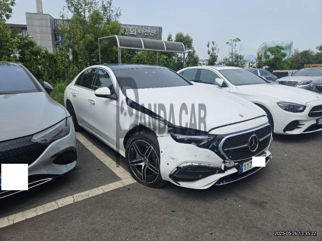 2025 Mercedes-Benz E 300 4MATIC, photograph 3