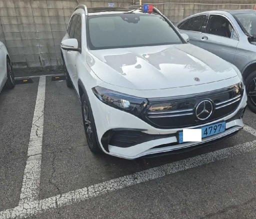 2023 Mercedes-Benz EQB 300 4Matic, photograph 1
