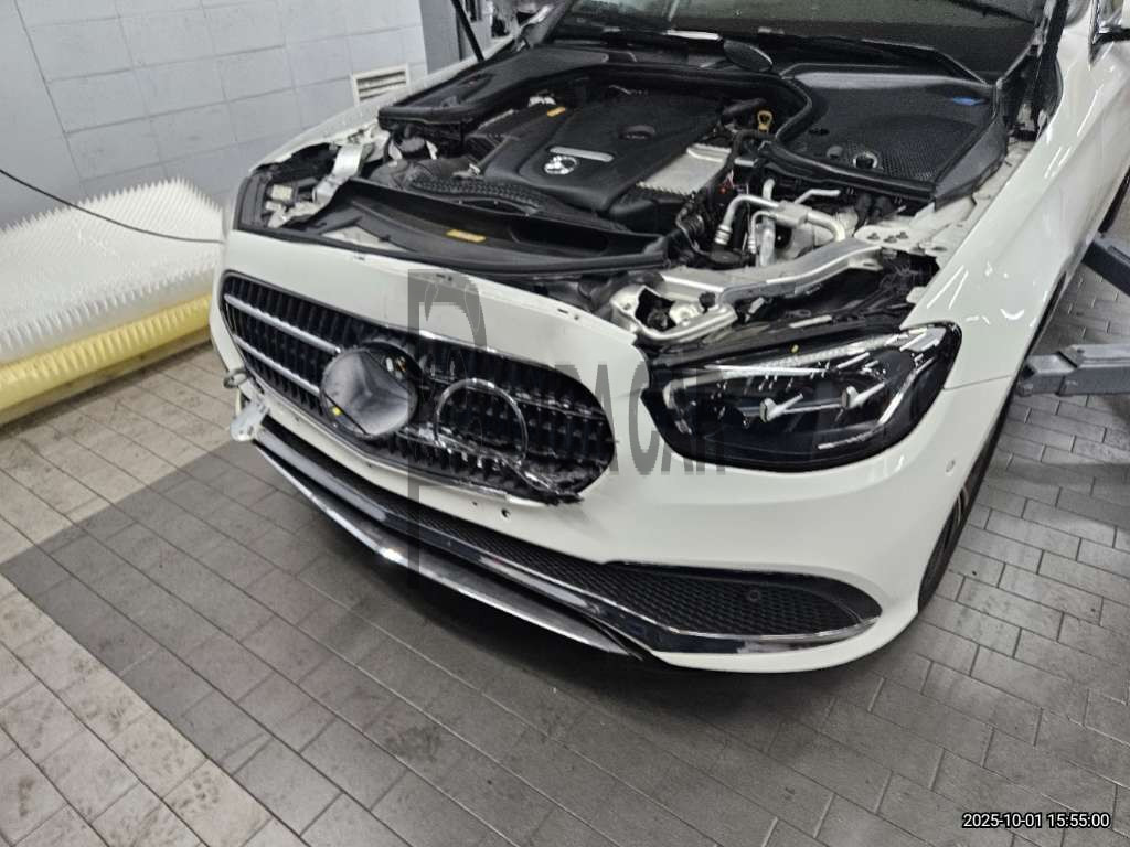 2021 Mercedes-Benz E250, photograph 1