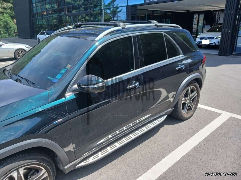 2021 Mercedes-Benz GLE350 e 4MATIC, photograph 2