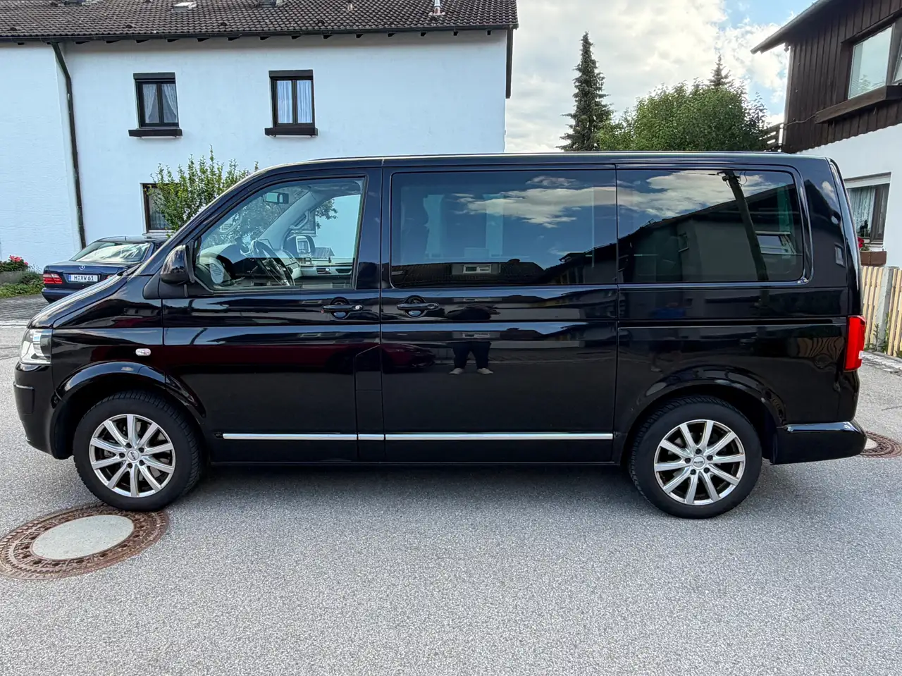 2012 Volkswagen T5 Multivan Multivan Highline, photograph 3