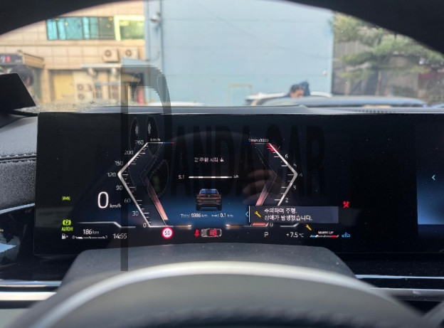 2025 BMW X6 xDrive40i M Sport, photograph 5
