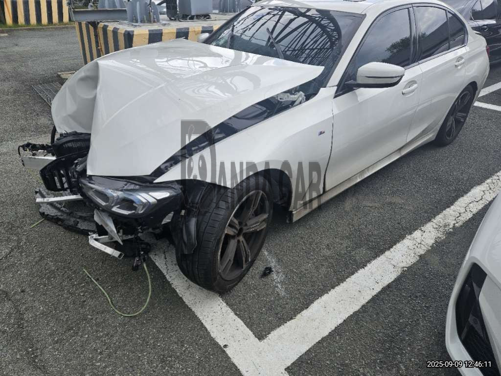 2025 BMW 320i, photograph 2