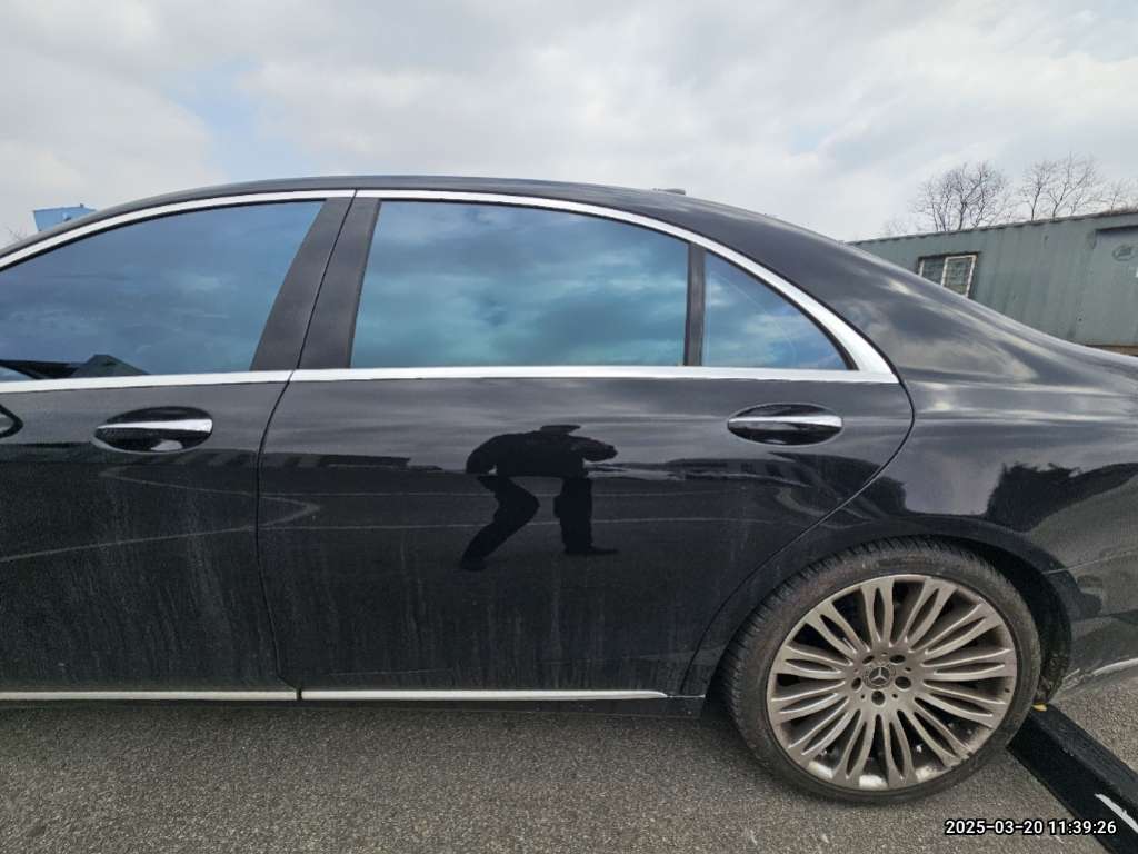 2018 Mercedes-Benz S560 4Matic L, photograph 3