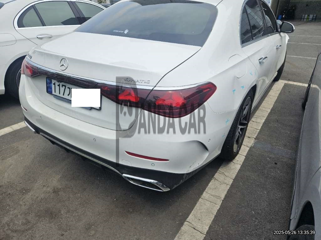 2025 Mercedes-Benz E 300 4MATIC, photograph 4
