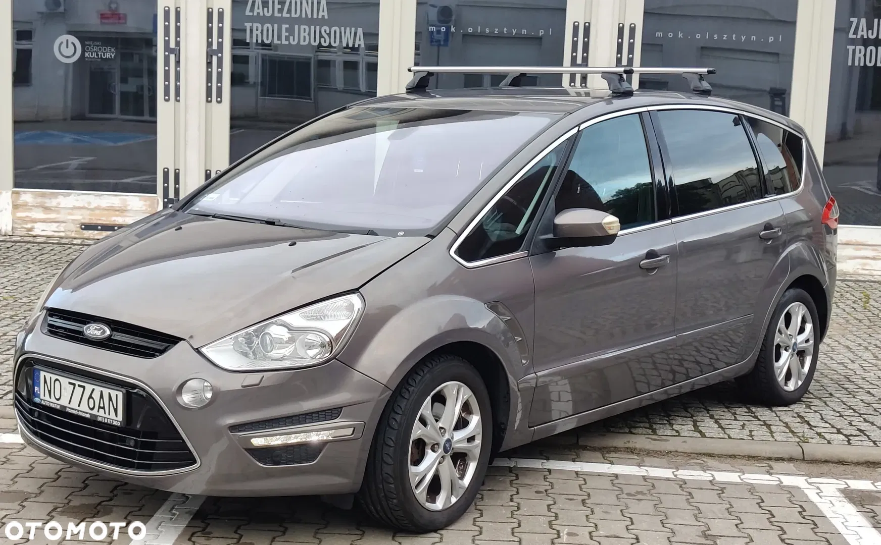 2012 Ford S-Max, photograph 2