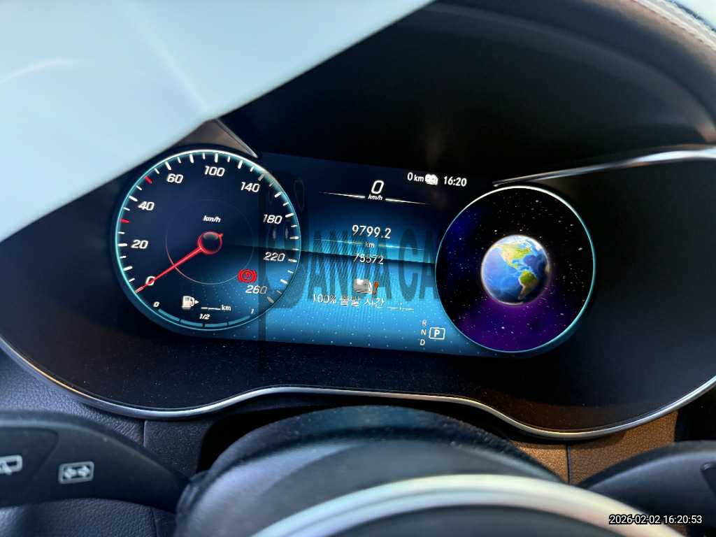 2021 Mercedes-Benz GLC300 e 4MATIC, photograph 4