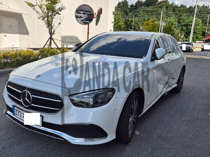 2021 Mercedes-Benz E350 4MATIC, photograph 1