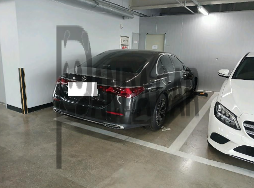 2024 Mercedes-Benz E 200, photograph 1