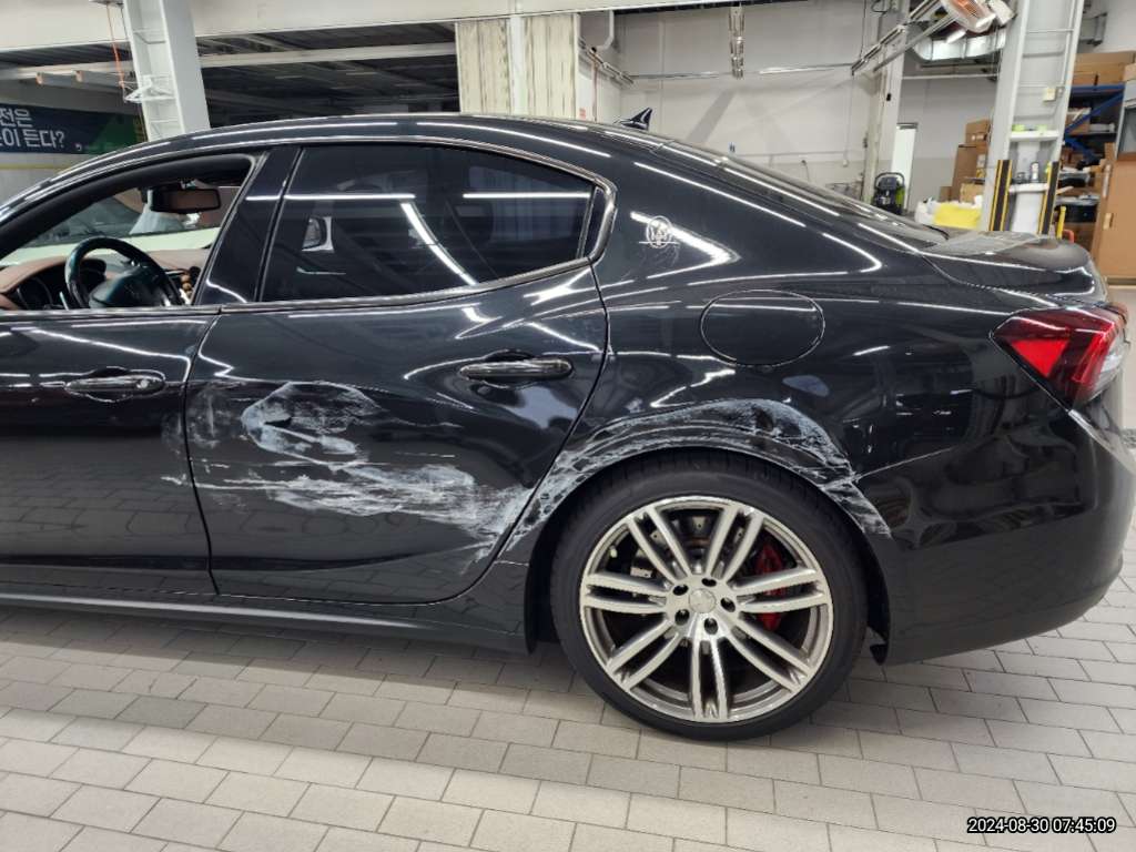 2016 Maserati Ghibli S Q4, photograph 4