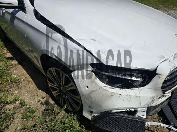 2023 Mercedes-Benz E300 e 4MATIC, photograph 3