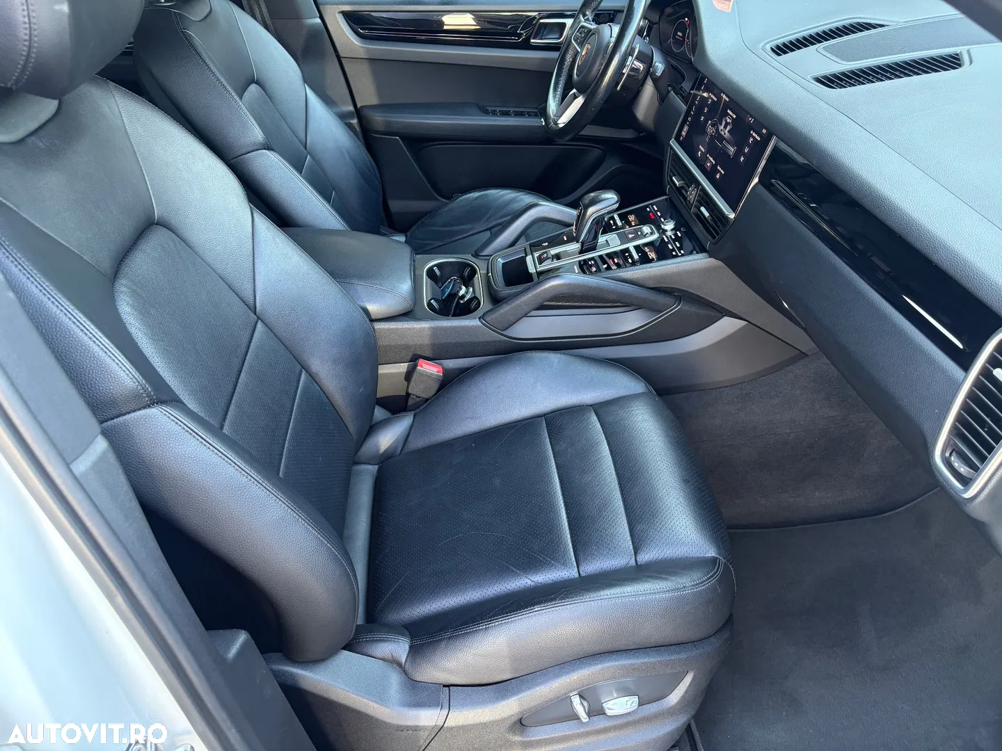 2019 Porsche Cayenne Standard, photograph 6