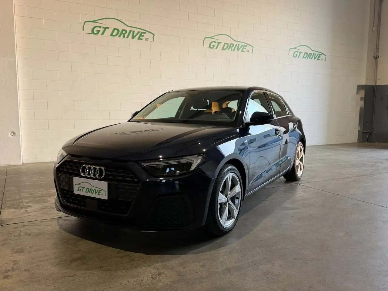 Audi A1 30 1.0 tfsi Admired Advanced 110cv s-tronic — photo 1 of 15