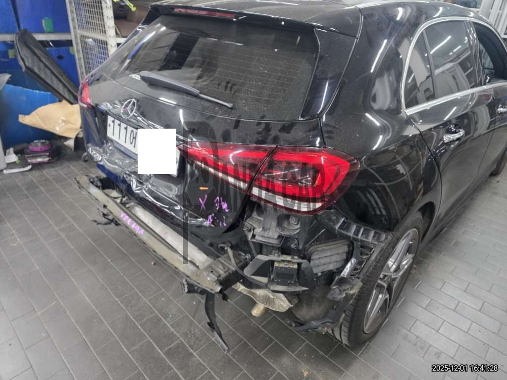 2020 Mercedes-Benz A220, photograph 2